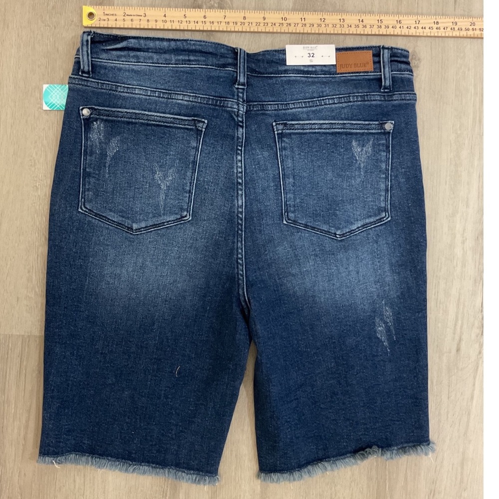 Judy Blue Womens High Waist Bermuda Shorts Distressed Dark Blue Size 32 NEW - Picture 4 of 6
